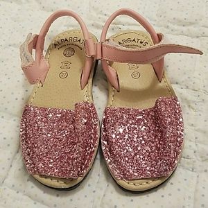 Girls sandals purchased in spain size eu 27